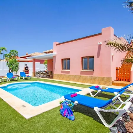 Yalira Villa *